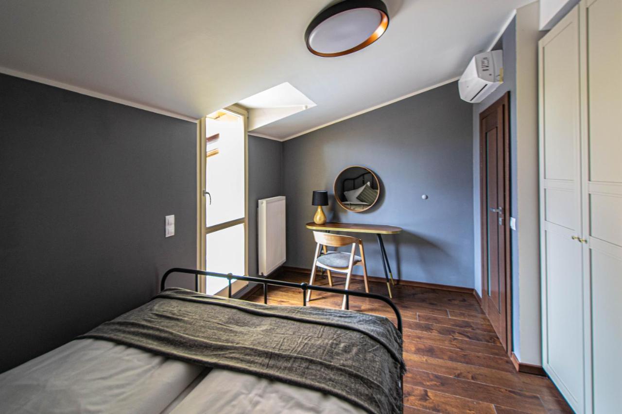 Quite Loft With Balcony And 3 Air Conditioners Praga Exterior foto